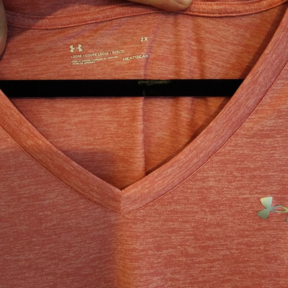 Under Armour Women's Heathered Pink V-Neck Tee - Picture 5 of 6